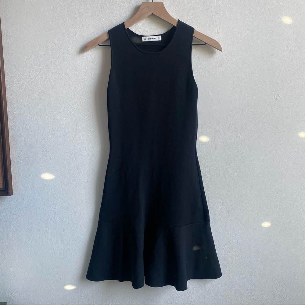 ZARA ✨ Stretchy little black dress